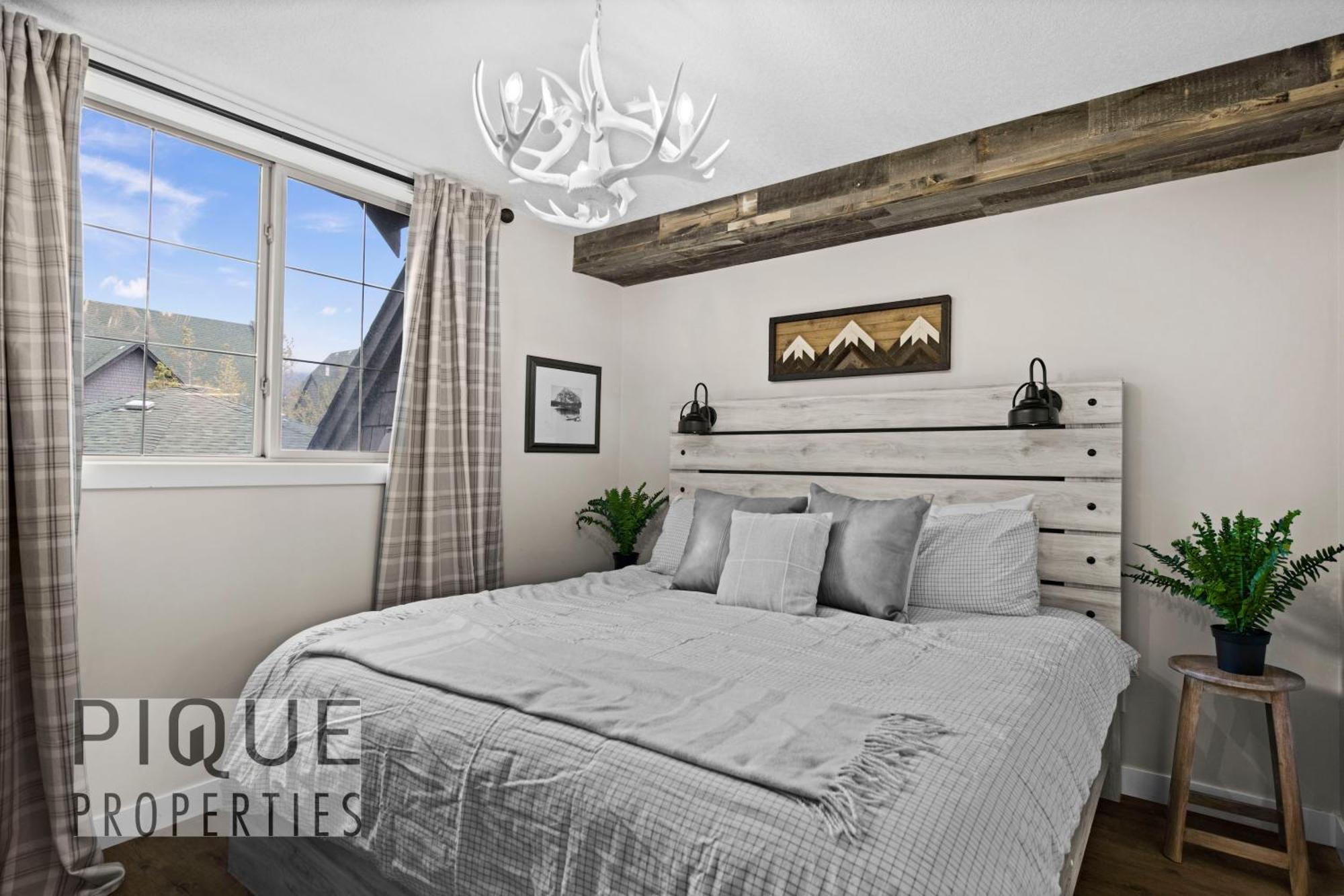 Mystic Mountain Chalet, Heated Outdoor Pool & Hot Tub, Free Parking, Fast Wifi! Canmore Ngoại thất bức ảnh